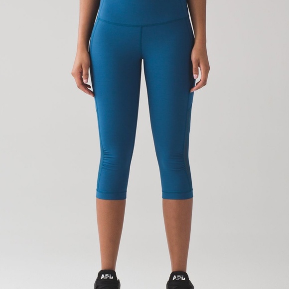 Lululemon Blue Cropped 17” Leggings with Mesh Panels - Picture 11 of 15